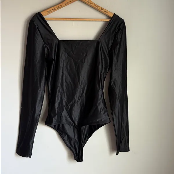 Babaton Satinette Squareneck Longsleeve Bodysuit Medium - Image 3