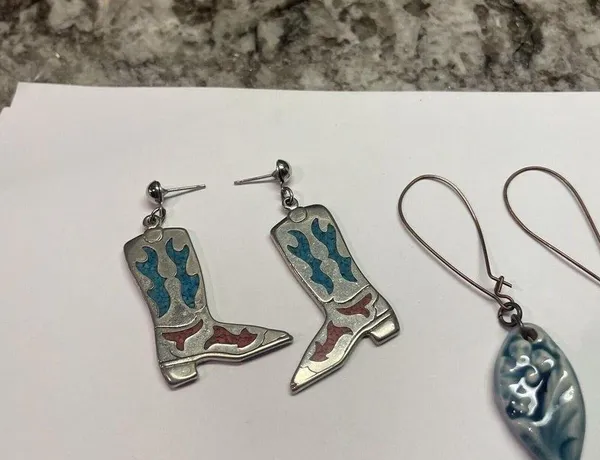 Lot Of 2 Costume Pierced Earrings Mix Dangle Mix - 1 Handmade 1 Cowboy Boots - Image 8