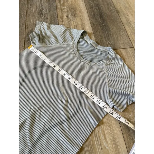 Lululemon Swiftly Tech Short-Sleeve Shirt 2.0 Tempo Stripe White/Black Size 6 - Image 6