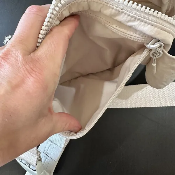 LULULEMON Everywhere Belt Bag White Opal - Image 9
