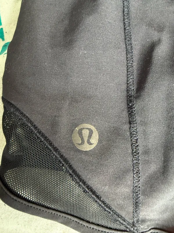 Lululemon Hotty Shorts 2.5" - Image 4