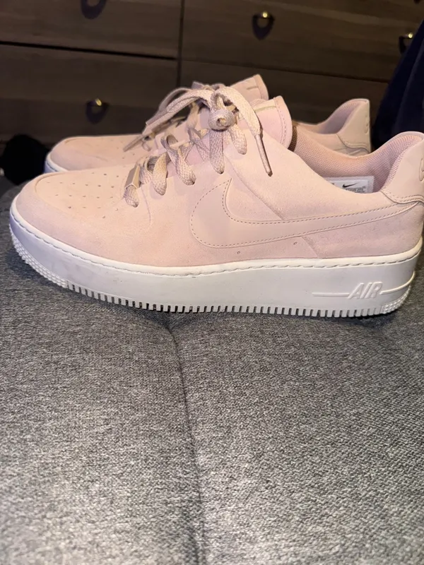 Nike Women’s Low-Top Sneakers in Light Pink Suede - Image 4