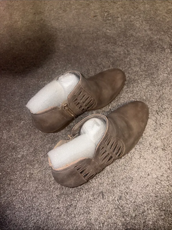 Women's Tan Cutout Ankle Booties - Sleek Low Heel size 6.5 new - Image 11