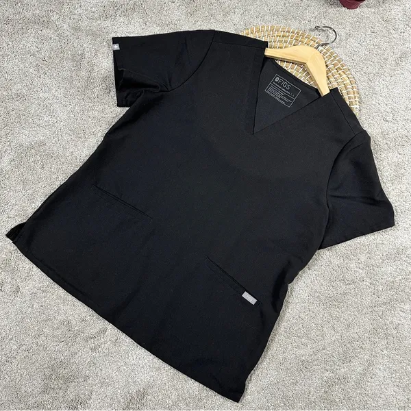 Figs Women’s Casma Three-Pocket Scrub Top Shortsleeve in Black Size L - Image 3