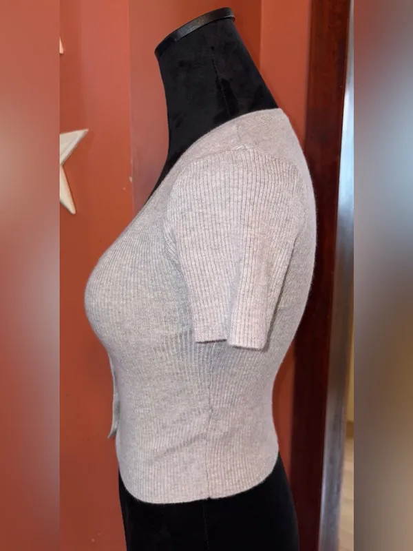 5/$25‼️Forever 21 Light Gray Ribbed Scoop Button-Front Crop Top - Image 2