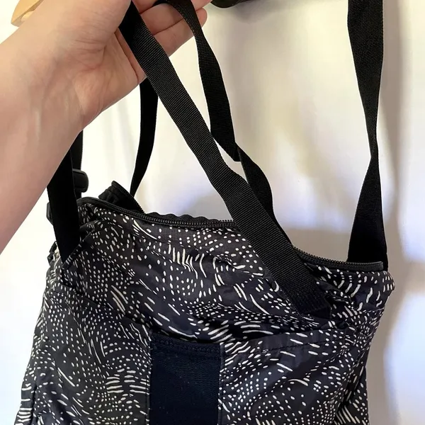 REI‎ lightweight handbag crossbody bag black white patterned adjustable handles - Image 6