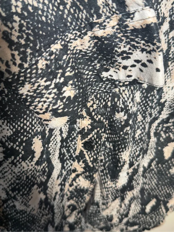 Calvin Klein Women's Snake-Print Button Front Shirt - Black/Ivory 100% Linen XL - Image 7