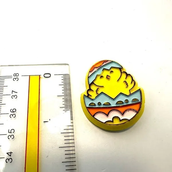 Hallmark Vintage Easter chick pin - Image 3