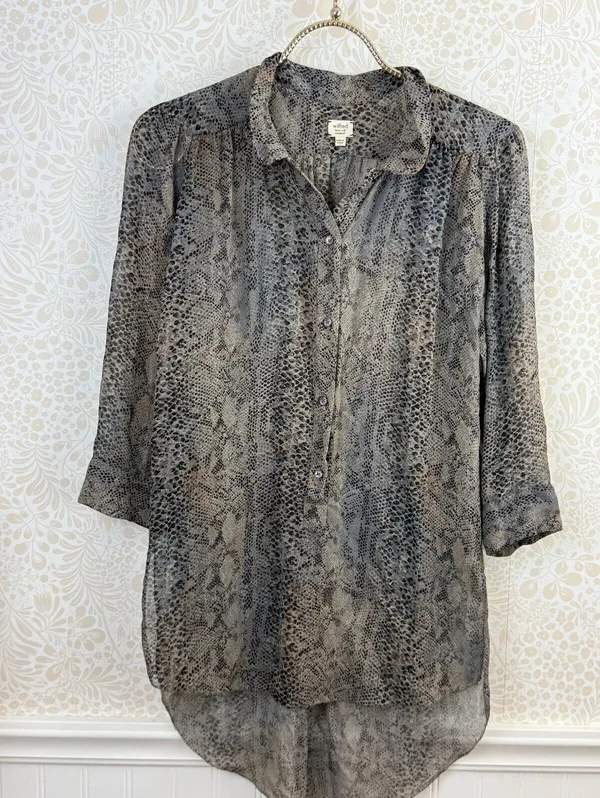 Wilfred by Aritzia 100% Silk Animal Print Tunic Button Blouse - Size - XXS - Image 5