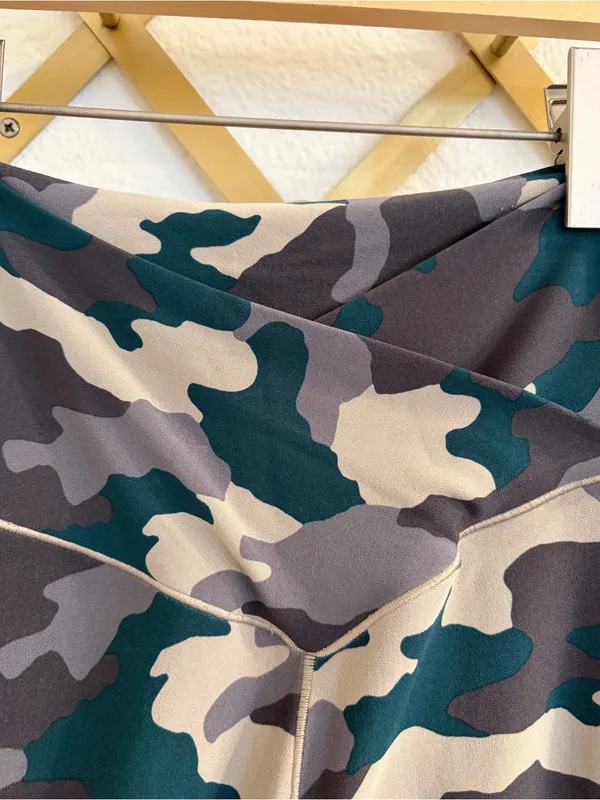 Aerie Offline Real Me Camo High Waisted Crossover Legging 7/8 Medium - Image 9