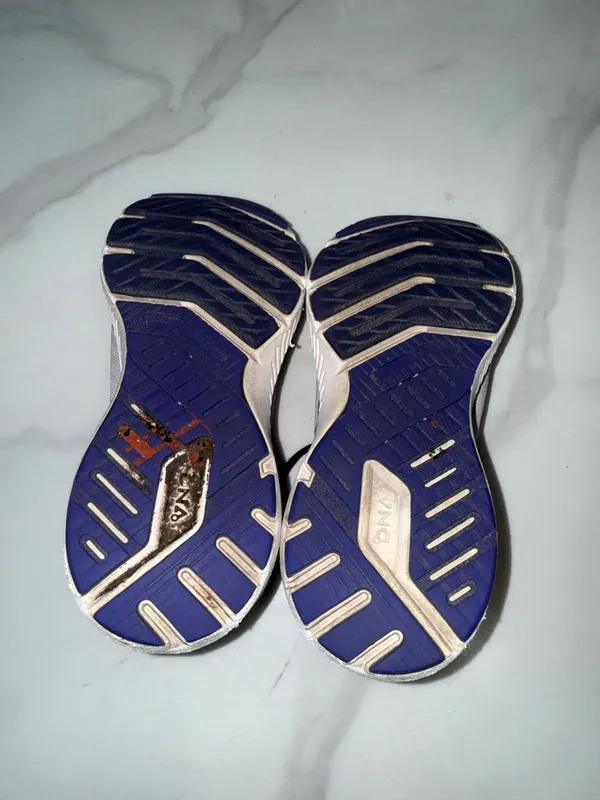 Brooks Women’s Athletic Shoes in Light Gray with Navy and Peach Details - Image 5