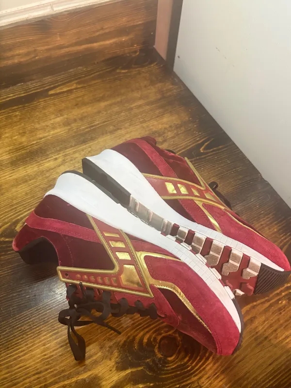 Brooks burgundy sneakers size 9.5 - Image 6
