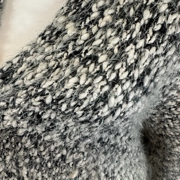 Lumiere black and white pocketed fuzzy eyelash knit cardigan sweater size large - Image 7