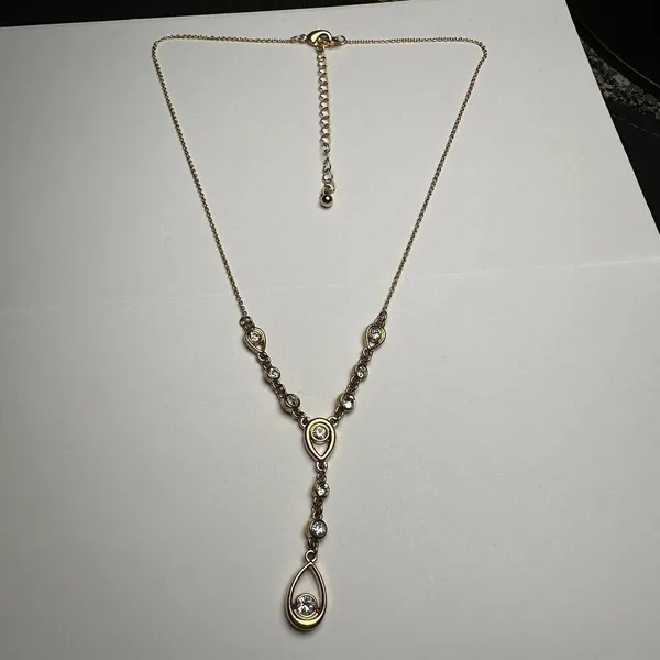 NR By Avon Rhinestone Gold Tone Y Drop Lariat Chain Necklace Adjustable - Image 4