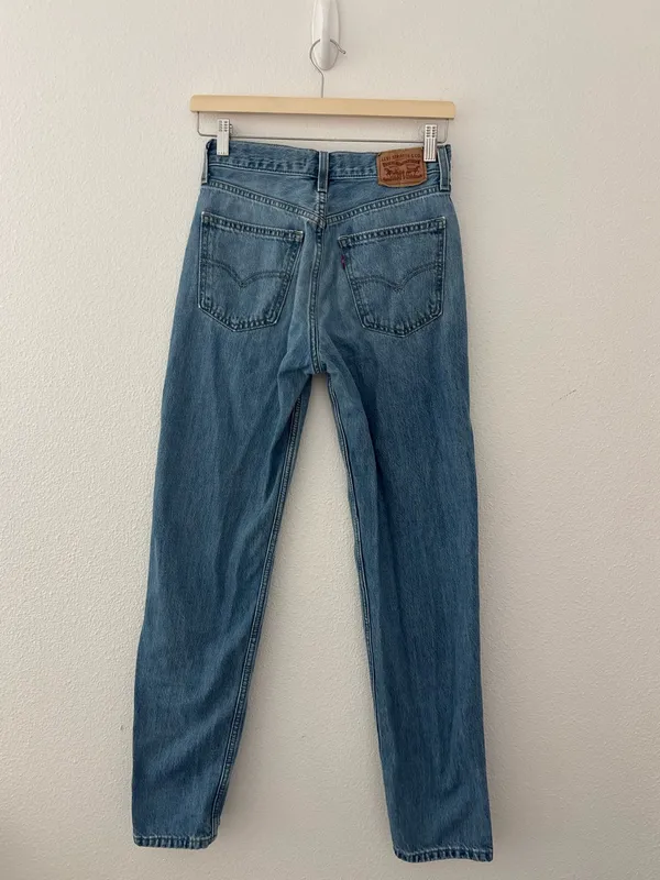 Levi’s low pro straight jeans medium wash - Image 2