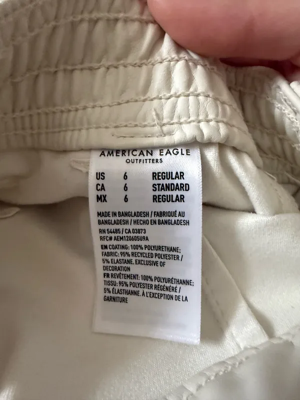 American Eagle Faux Leather Cargo Pants Elastic Waist Size 6 Regular - Image 4
