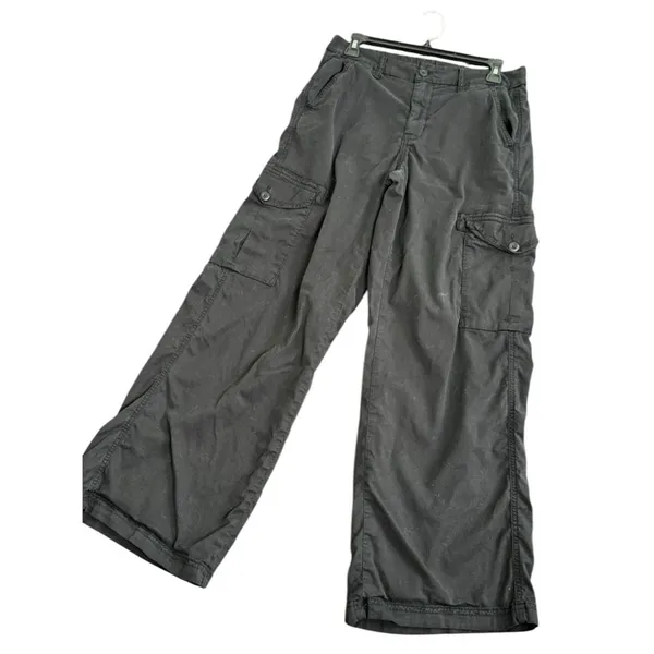 American Eagle Outfitters Black Cargo Pants with Button Flap Back Pockets Size 6 - Image 2