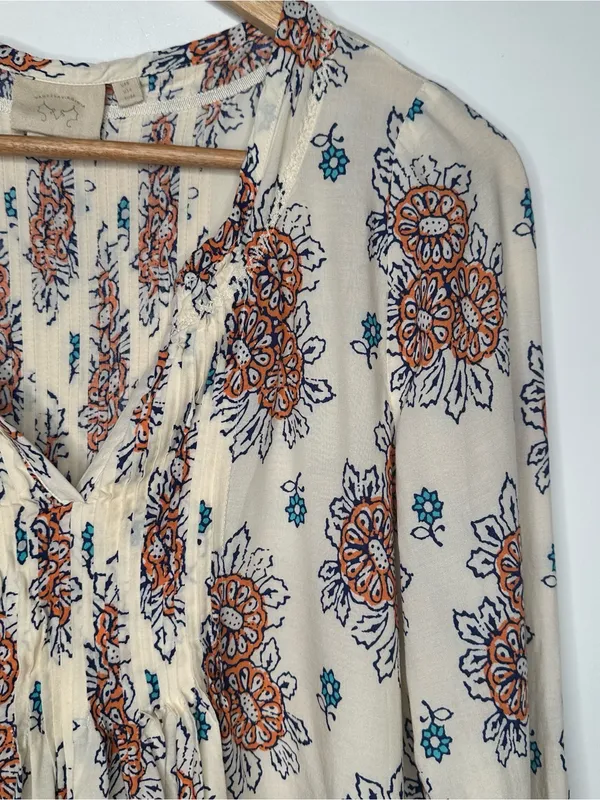 Vanessa Virginia Anthropologie Floral Pintuck Blouse Size 4 - Image 2