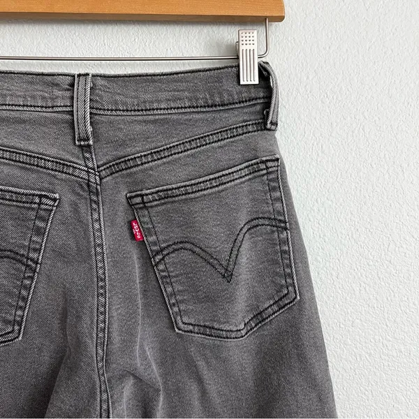 Levi’s Grey Wedgie Straight Fit Jeans. Size 27. - Image 4
