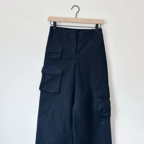 Aritzia Wilfred Wide Leg Cargo Pants Black - Image 3