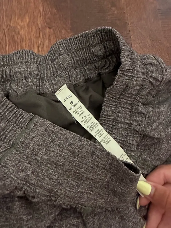 Lululemon Shorts Hotty Hot 2.5" - Image 3