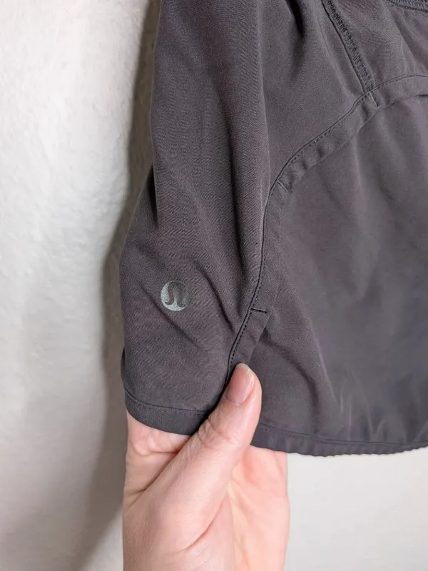 Lululemon Womens Black Running Shorts Size 6 4" inseam - Image 4