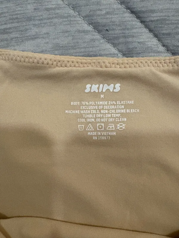 SKIMS Tan Nude Stretch Bodysuit - Image 3