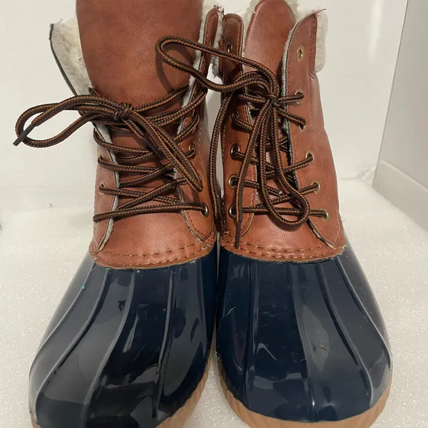 Yoki Two-Tone Lace-Up Winter Duck Boots in Brown and Navy - Image 2