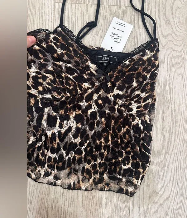 VIBE NWT top Size M - Image 5