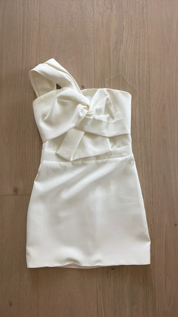 Beautiful white, one shoulder, extra small American threads dress - Image 4