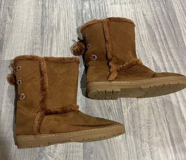 No Brand, Generic of Ugg Boots; Tan with Criss cross Bow with Pom Poms 9 Women’s - Image 4