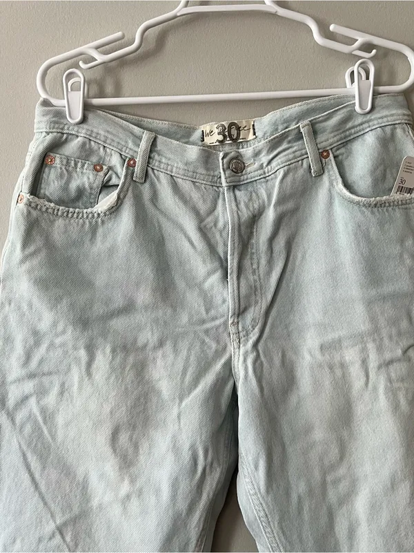 We The Free Women’s Light Wash Distressed Relaxed Jeans Size 30 - Image 2