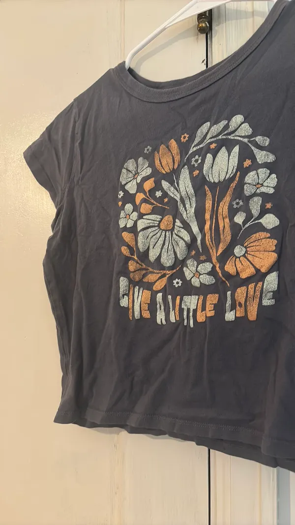 Hollister Purple Blue Graphic T-shirt Small - Image 3