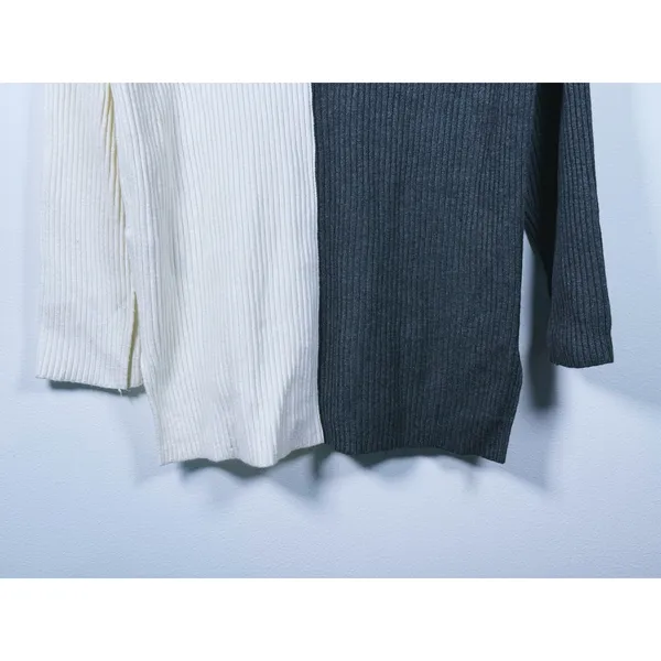 Abercrombie & Fitch V-Neck Colorblock Ribbed Sweater Size S Gray White Minimal - Image 13