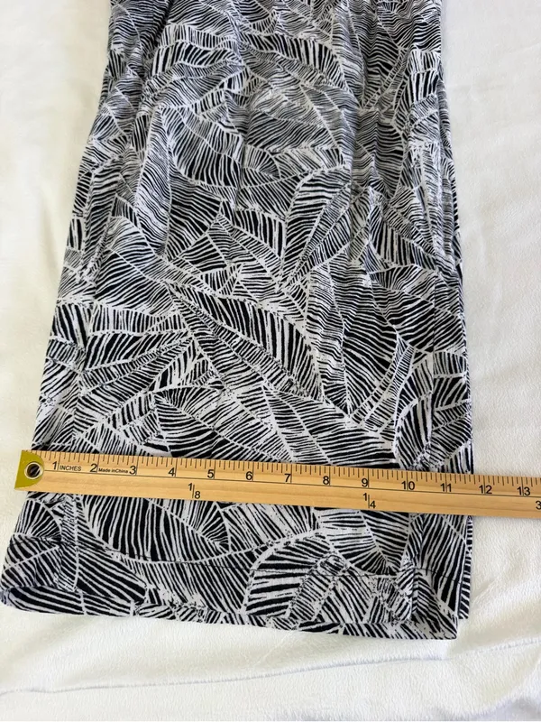 Old Navy Black & White Printed Cropped Jumpsuit - Image 8