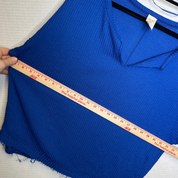 We The Free Royal Blue Waffle Knit Bell‎ Sleeve V Neck Raw Hem Top Size M - Image 7