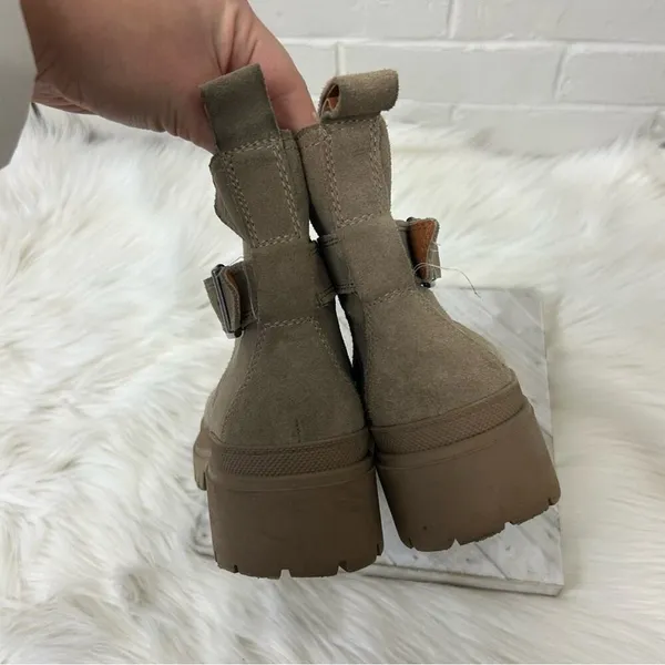 Lucky Brand Elyton Tan Suede Chunky Lug Sole Boots Size 9 - Image 6