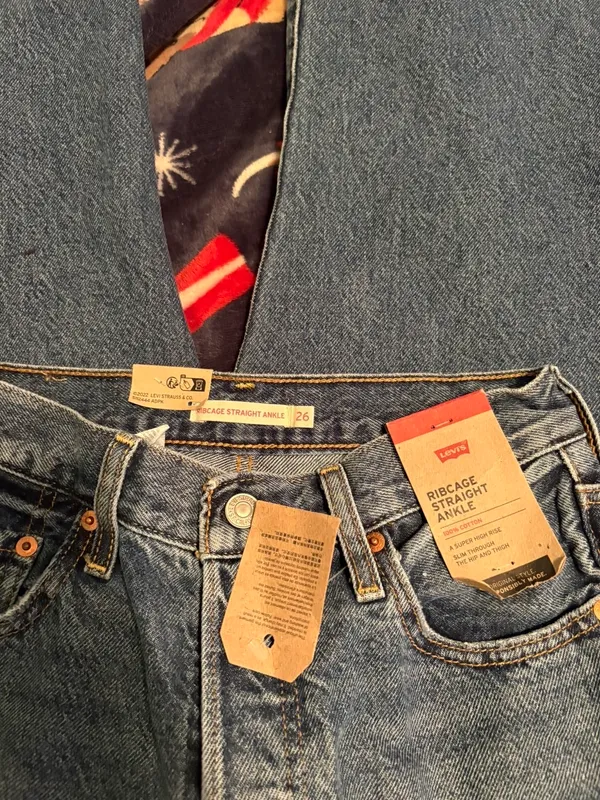 Levi’s Ribcage Straight Ankle Jeans - Image 3