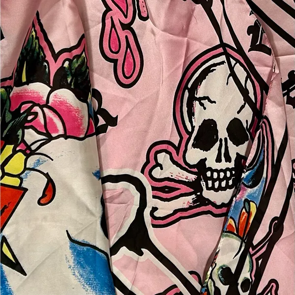 NWT Ed Hardy Pink Skull & Roses Graphic Scarf/Wrap - Image 6