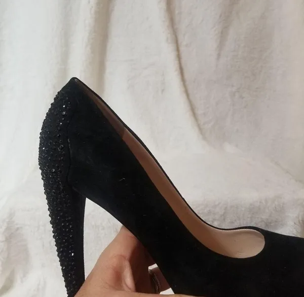 Nine West Suede Rhinestone Heels sz 8M - Image 5