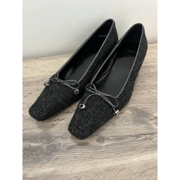 COACH Felt wool square toe pointed heels pumps C Bow y2k Size 8 gray black - Image 3