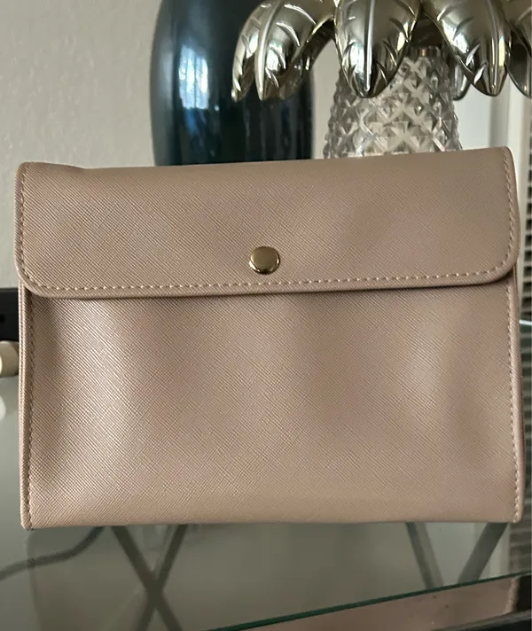 True Botanicals Skincare Bag Tan - Image 2