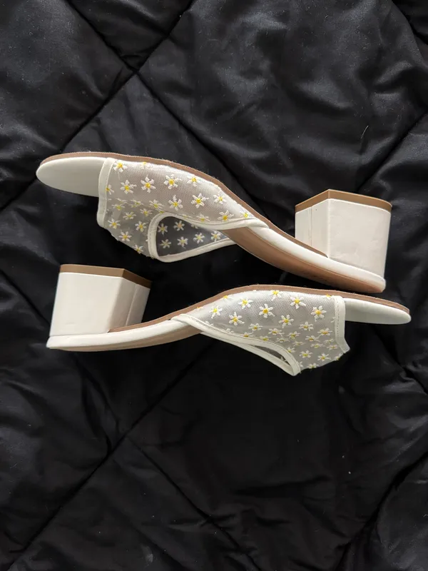 {FOREVER 21} White Daisy Embroidered Block Heel Slide Sandals - Image 8