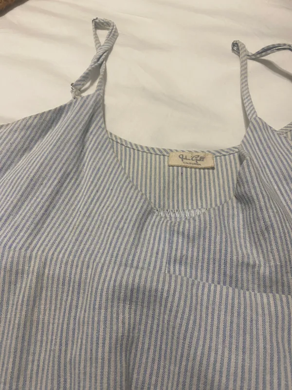 Brandy Melville John Galt  Crop Top - Image 4
