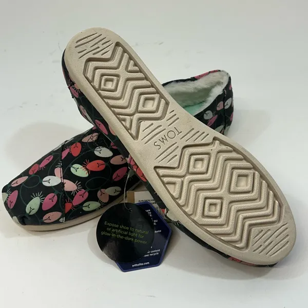NWT Toms Black and Pink Christmas Loafers - Image 9