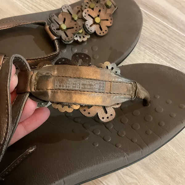 Vionic Bronze Julie‎ II Leather Flower Thong Orthotic Sandals Womens 5 Flawed - Image 5