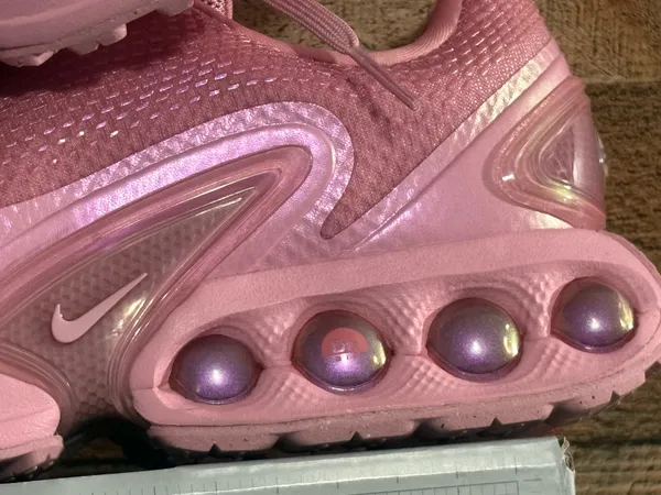 Women’s Nike DN8s size 9 - Image 2