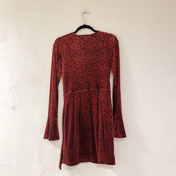C/MEO Breakthrough Velvet Long Sleeve Tie Front Dress in Black and Red Medium - Image 3