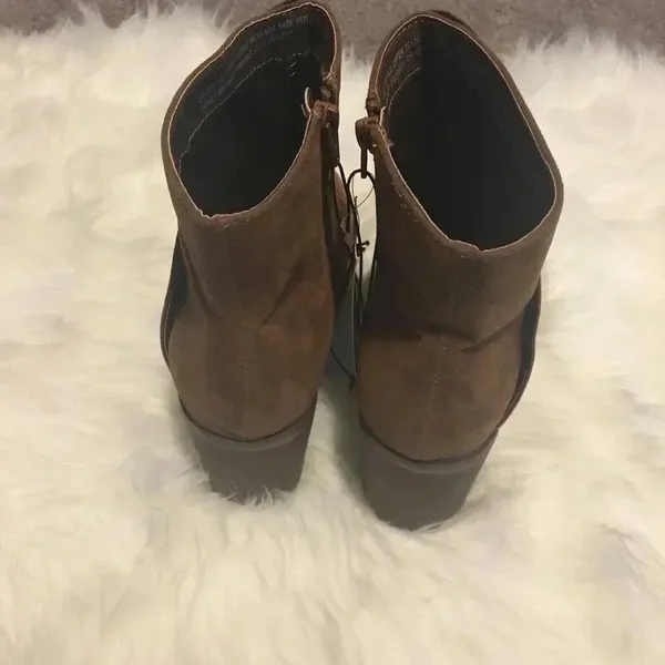 Universal Threads Ladies Boots Brown - Image 2