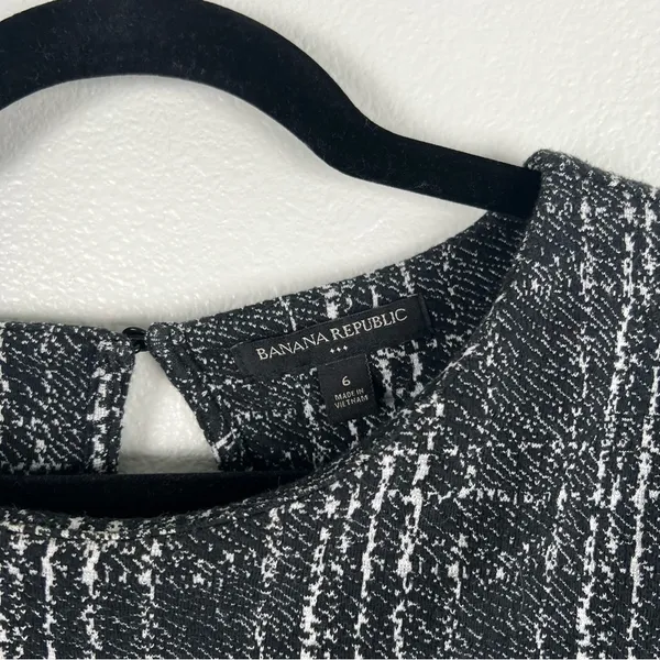 BANANA‎ Republic Tartan Bell Sleeve Dress Gray Sz 6 - Image 4